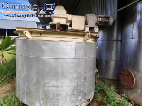 4,000-liter jacketed carbon steel tank with stainless steel outer coating.