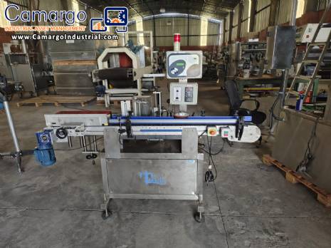 Automatic self-adhesive labeling machine for cylindrical bottles