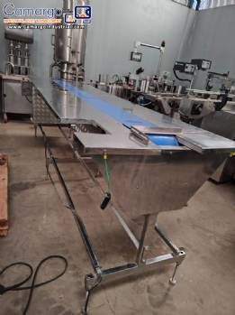 Stainless steel conveyor table with belt for accumulation assembly Stainless steel conveyor table with belt for accumulation assembly