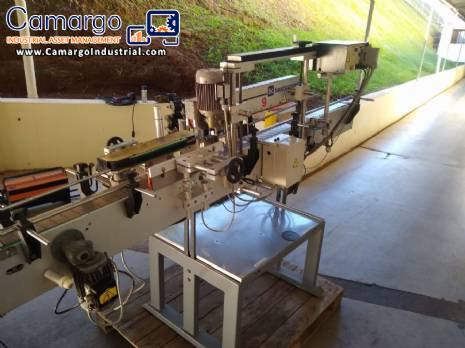 Labeling machine for flat and cylindrical bottles Bauch Campos