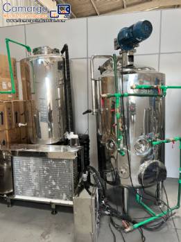 Jacketed mixing tank reactor with 300 liter chiller cooling tank