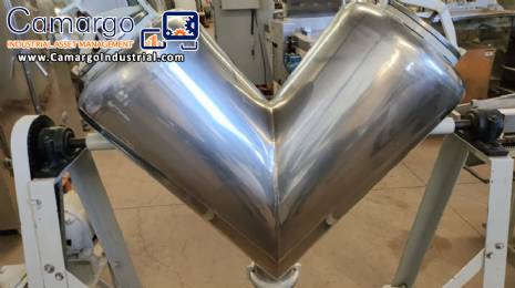 V-shaped mixer in polished stainless steel