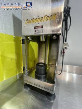 CarbonaTech semi-automatic stainless steel capping machine