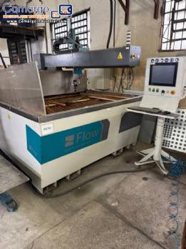 Flow waterjet cutting system