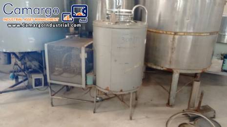 Stainless steel tank with cooling system