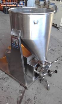 Stainless steel tank with sanitary pump