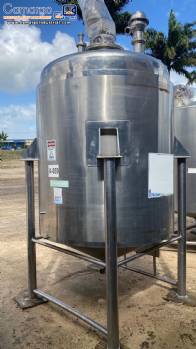 Stainless steel tank with agitator 2,500 liters