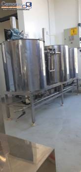 Autonomous stainless steel tri-block brewer for craft beer production