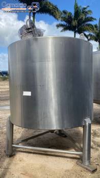 5,000 liter stainless steel tank with agitator