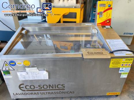 Ultronique stainless steel benchtop ultrasonic washer for laboratories.