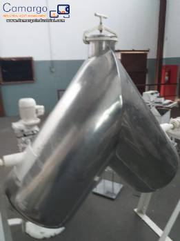 V-shaped mixer for powders