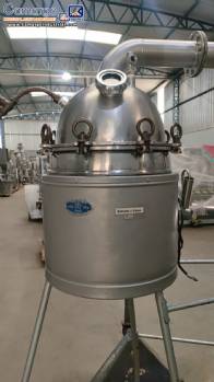 Distiller extractor concentrator with heating jacket and condensation system