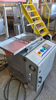 Stainless steel chocolate tempering machine with vibrating table, 100 kg/h, Hebleimar