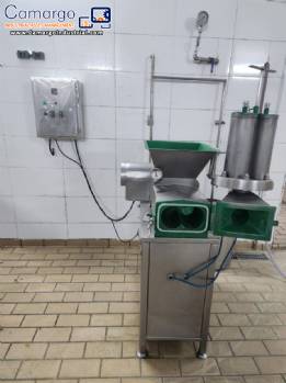Mozzarella cheese molding machine