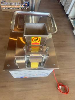 Automatic forming and filling machine for savory pastries, dumplings, and empanadas - Dingchang Machine TDM 80 Automatic forming and filling machine for savory pastries, dumplings, and empanadas - Dingchang Machine TDM 80