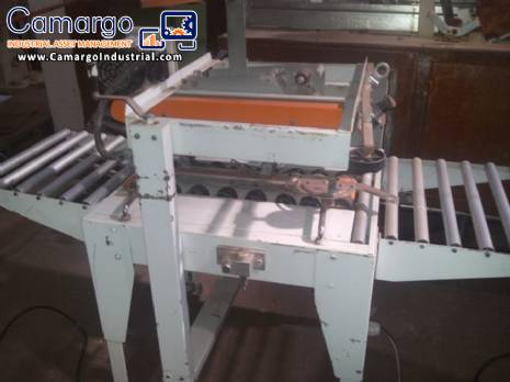 Box closing machine Box closing machine