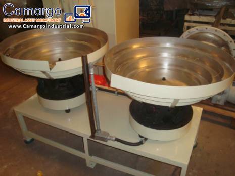 Positioner for vibratory feeder for double time Positioner for vibratory feeder for double time