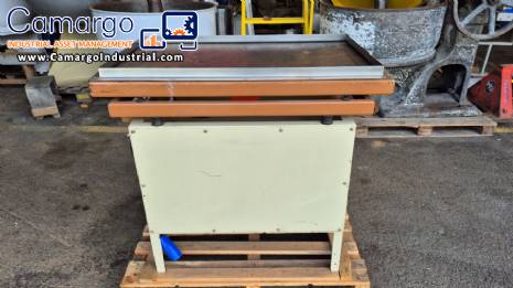 Vibrating table for chocolate molds Vibrating table for chocolate molds